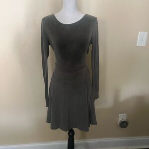 Forever 21: Green Long Sleeve Fit & Flare Dress (XL)
**NO TAGS**